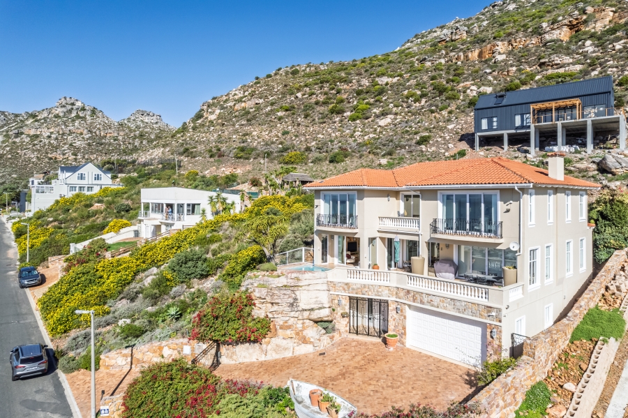 To Let 4 Bedroom Property for Rent in Fish Hoek Western Cape